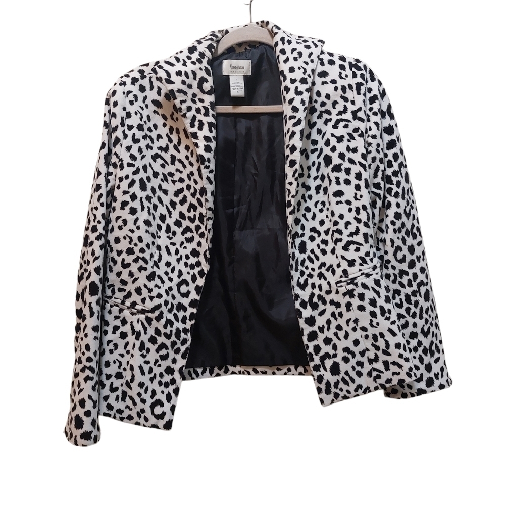Neiman Marcus Ladies Long Sleeve Animal Print Button Front Blazer
